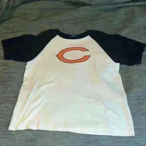 Chicago Bears Tee Shirt in a size 10/12 and 100% cotton